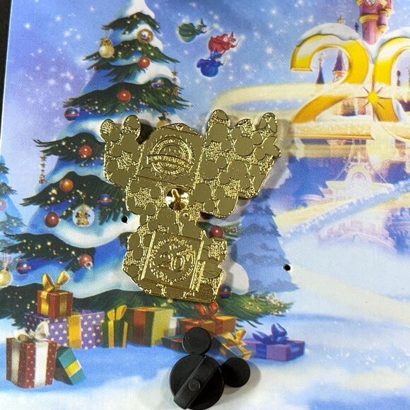 Disneyland Stitch Santa Trading Pin Christmas Present Brooch Lapel Pin Jewelry - Picture 3 of 6